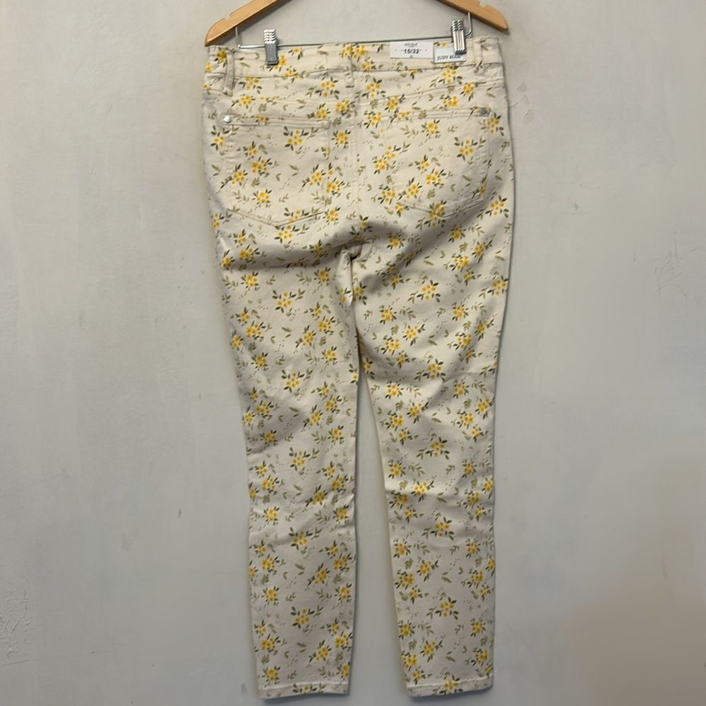 Judy Blue mid rise yellow white floral skinny fit jeans Size 32 New - Picture 8 of 14